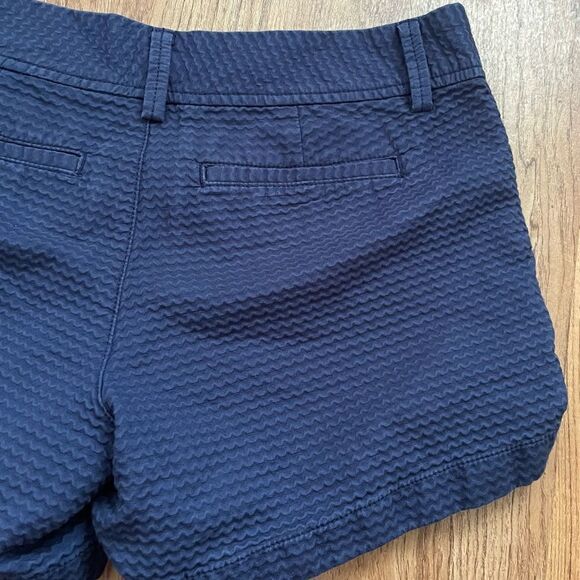 Lilly Pulitzer The Callahan navy blue textured shorts sz 4 - Picture 4 of 12